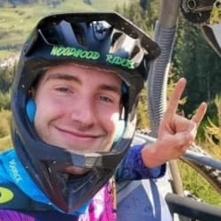 files/downhill-ebike-emtb-s900-feedback-rider.jpg